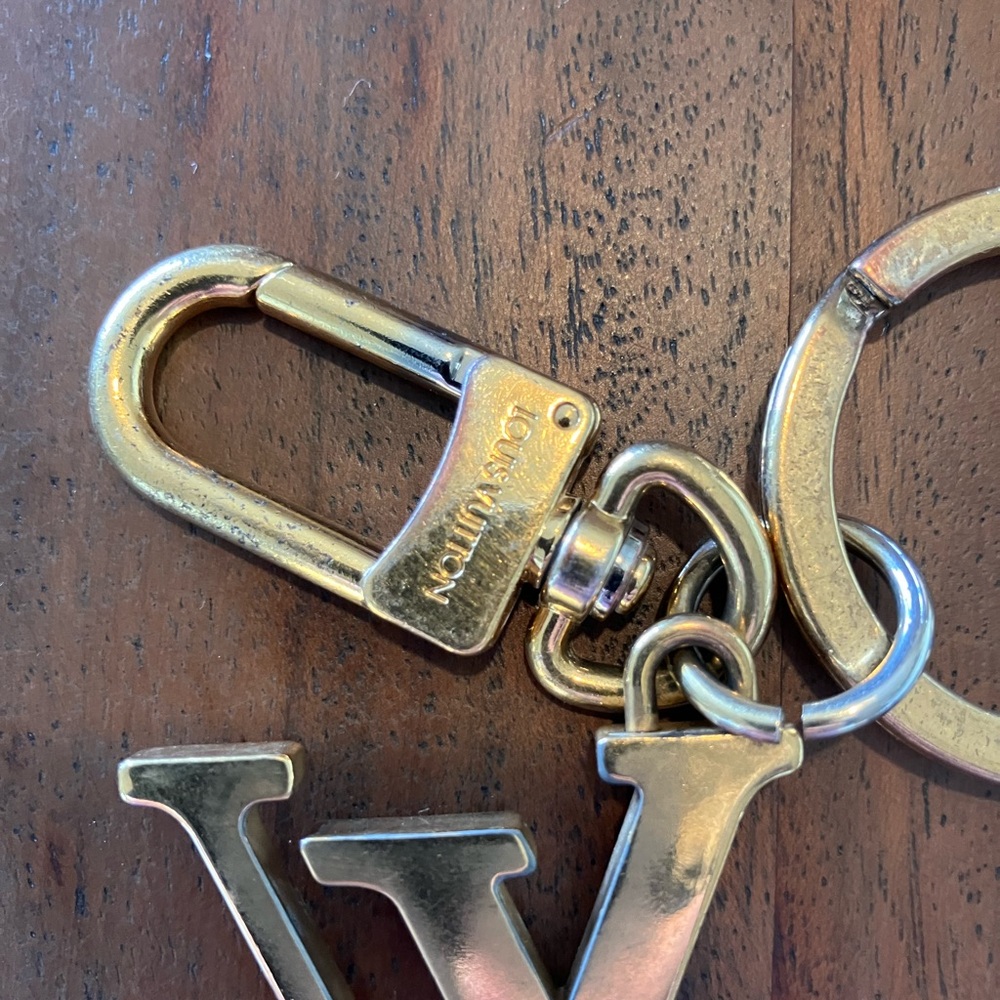 Louis Vuitton Gold LV Logo Key Ring or purse charm preloved.AUTHENTIC - Picture 7 of 9